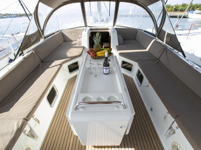 Velero para alquilar Néa Péramos al mejor precio