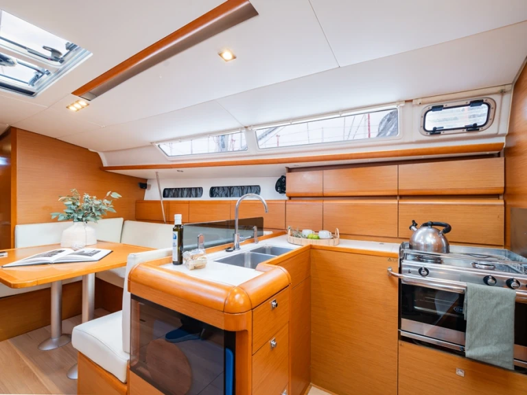 Alquiler Velero Jeanneau con o sin  título de navegación