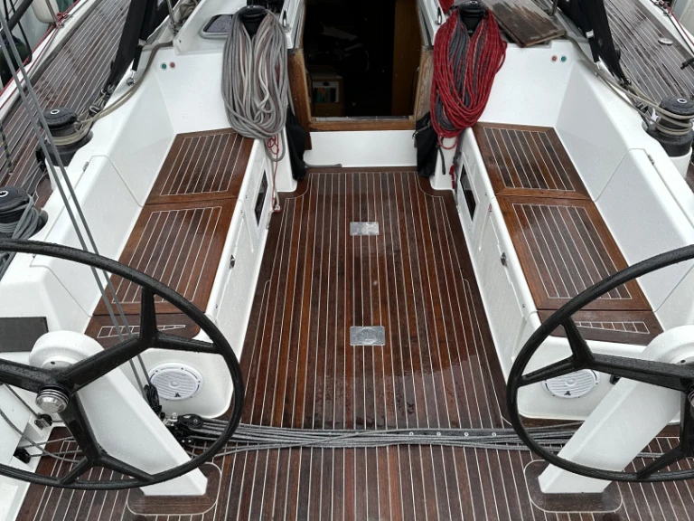 Alquiler de barcos Punat barato de Solaris One 44