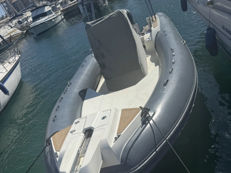 Alquiler de embarcaciones Capelli Tempest 775 Open enFréjus en Samboat