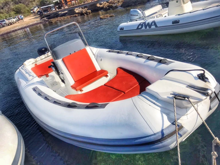 Alquiler Neumática Magnus con o sin  título de navegación