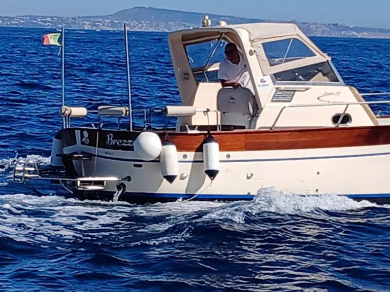 Alquiler de embarcaciones Tecnonautica Jeranto 750 enSorrento en Samboat
