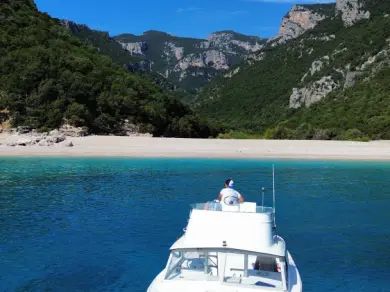 Bertram Bertram 25 de alquiler a Orosei