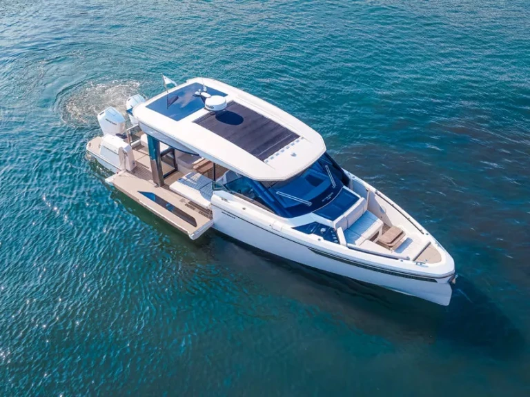 Alquiler de embarcaciones Saxdor 400 GTO enCogolin en Samboat