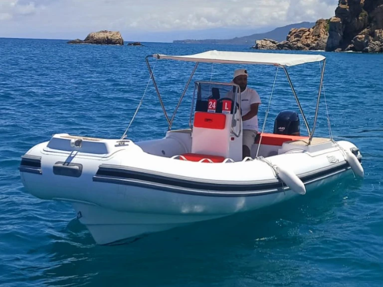 Noah NOAH de alquiler a Cefalù