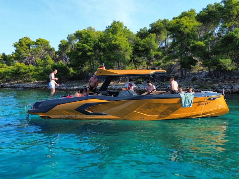 Alquiler Lancha en Split - Alesta Marine Raptor parasailing