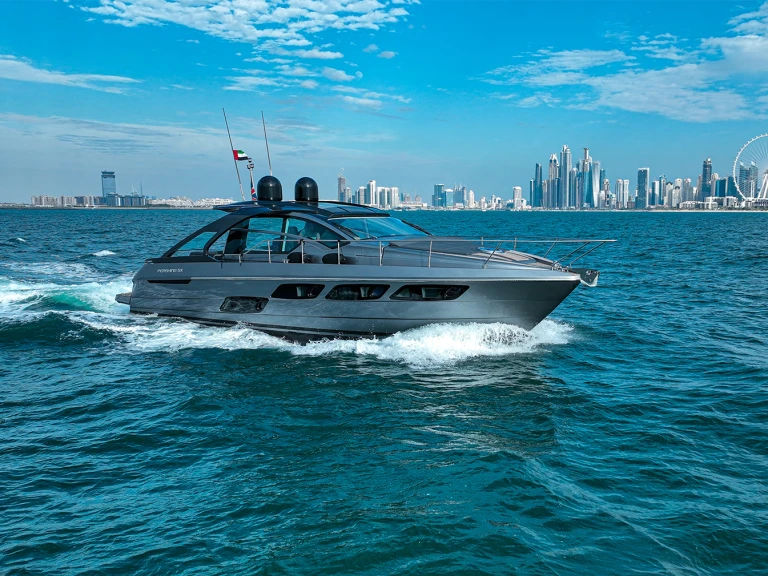 Alquiler de barcos Dubai Marina barato de Pershing 5x