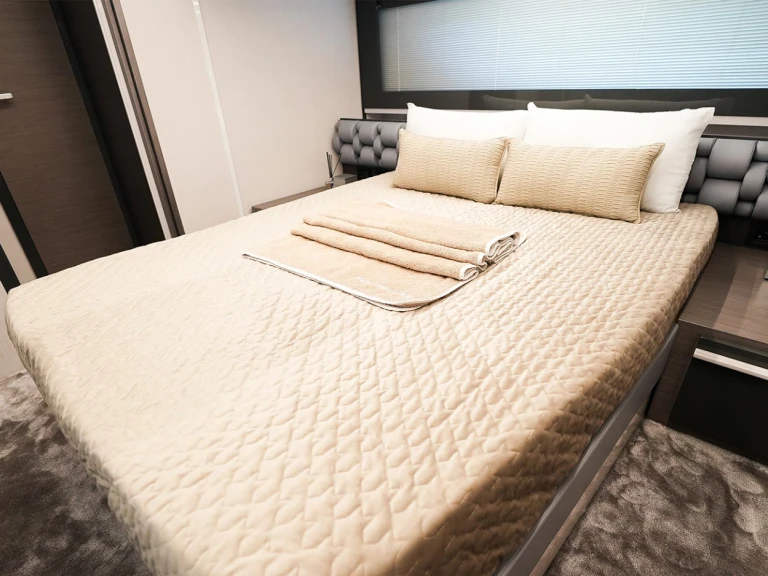 Alquiler Lancha Pershing con o sin  título de navegación