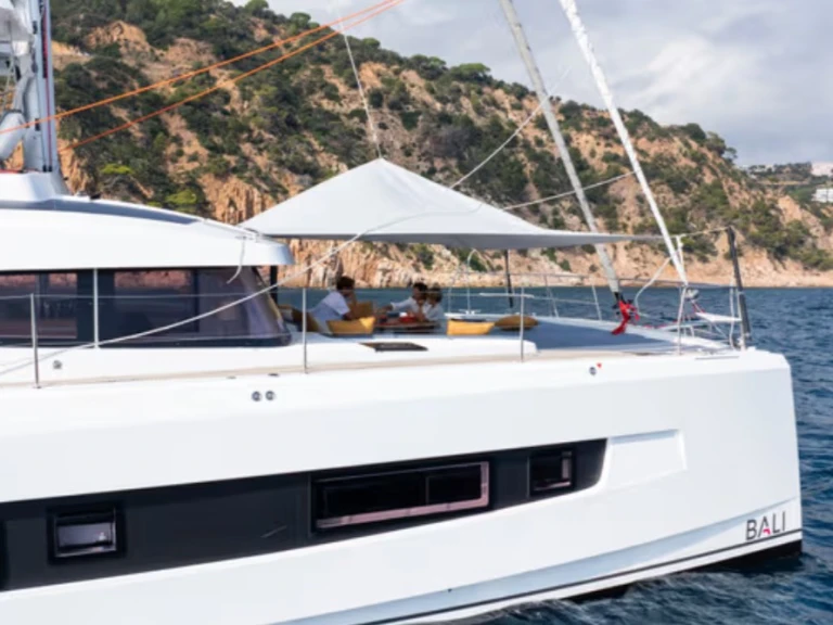 Alquiler Catamarán Bali con o sin  título de navegación