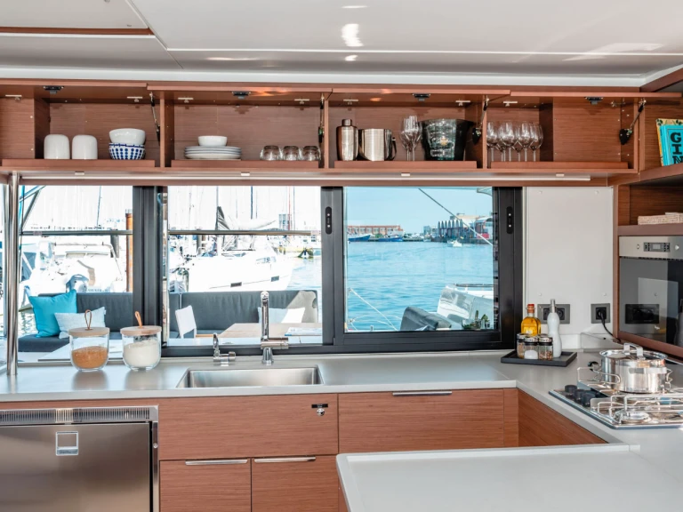 Alquiler de Catamarán, con o sin patrón Lagoon Néa Péramos