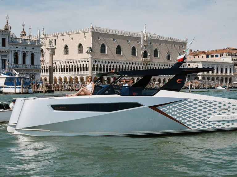 Alquiler de embarcaciones Dracan Marine Dracan 42 enCasale sul Sile en Samboat