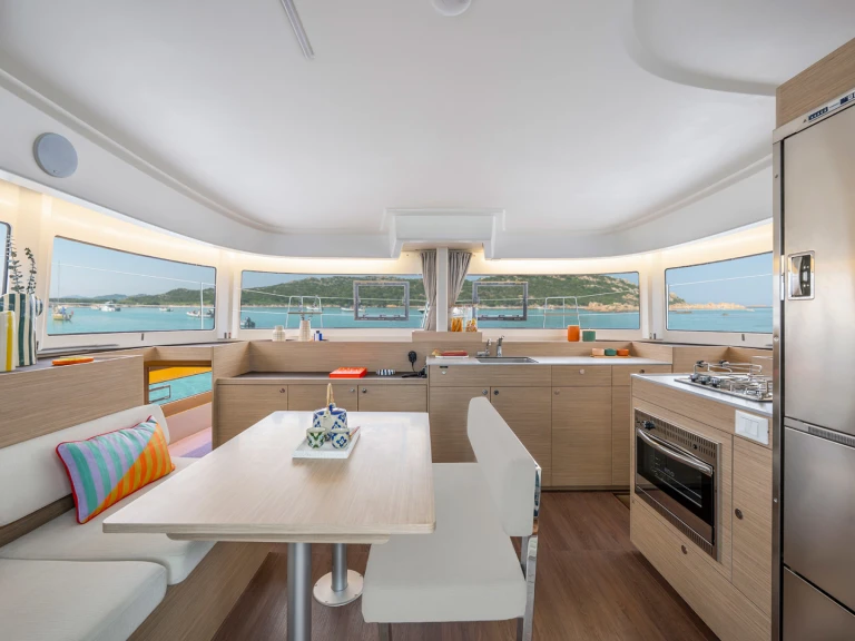 Alquiler de Lagoon Lagoon 38 (6 cab.) en Lefkáda