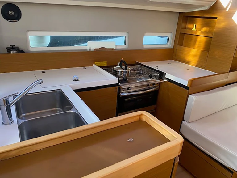 Jeanneau Sun Odyssey 410 de alquiler a Bormes-les-Mimosas