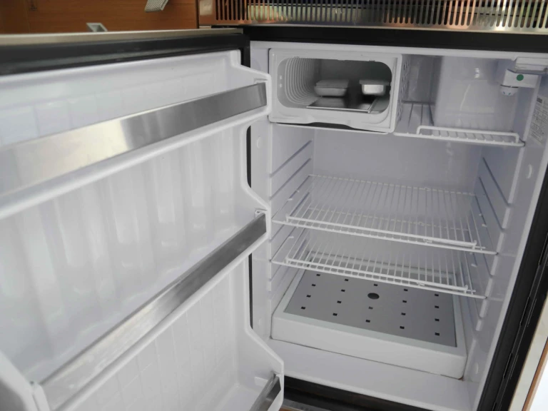 Alquiler de Excess Excess 11 (6 cab.) en Néa Péramos