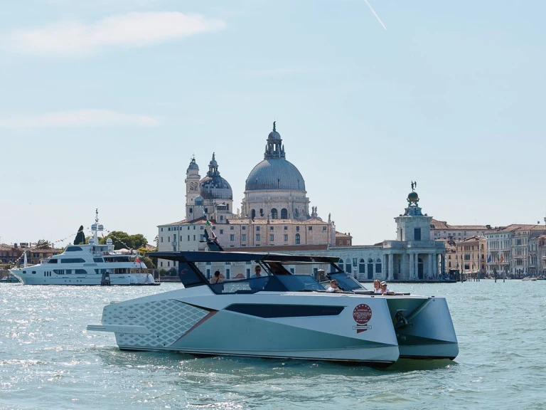 Alquiler de embarcaciones Dracan Marine Dracan 42 enCasale sul Sile en Samboat