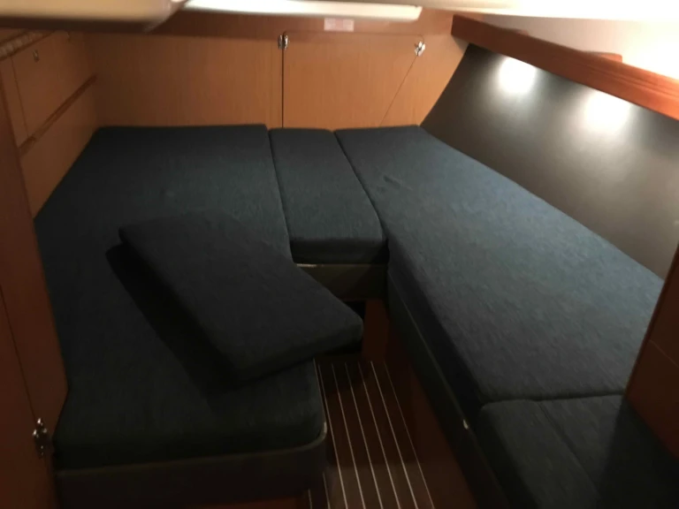 Alquiler Álimos - Bavaria Bavaria Cruiser 56 (6 cab.) en SamBoat