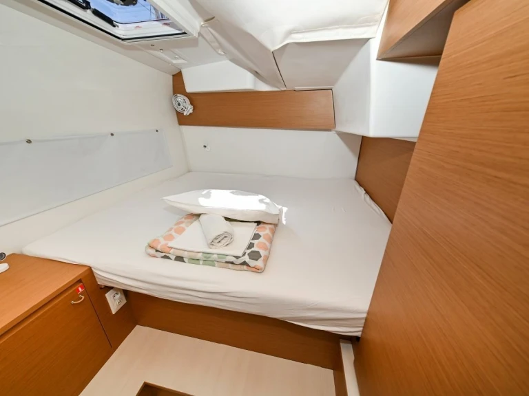 Excess Excess 11 (6 cab.) de alquiler a Pula