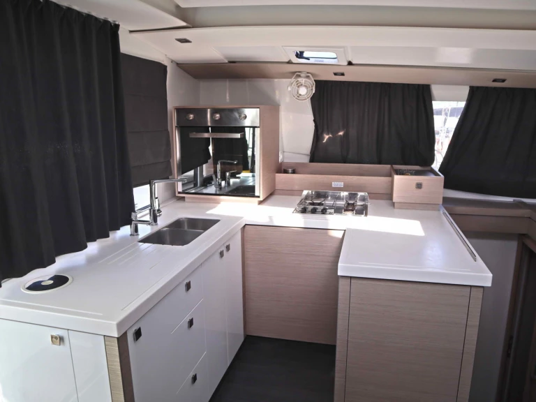 Alquiler Catamarán en Néa Péramos - Fountaine Pajot Astréa 42 Maestro (5 cab.)
