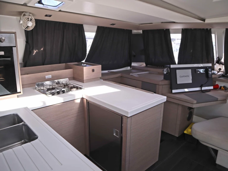 Alquiler de Catamarán, con o sin patrón Fountaine Pajot Néa Péramos