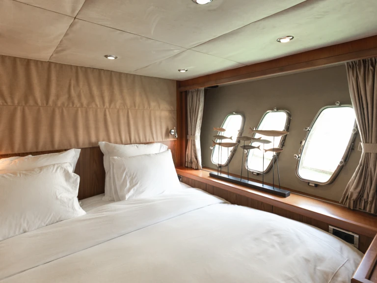 Alquiler de Yate de lujo, con o sin patrón Sunseeker Ao Po