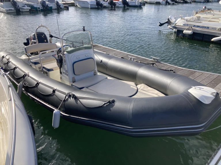 Alquiler de embarcaciones Bombard Explorer 640 SB enLarmor-Plage en Samboat