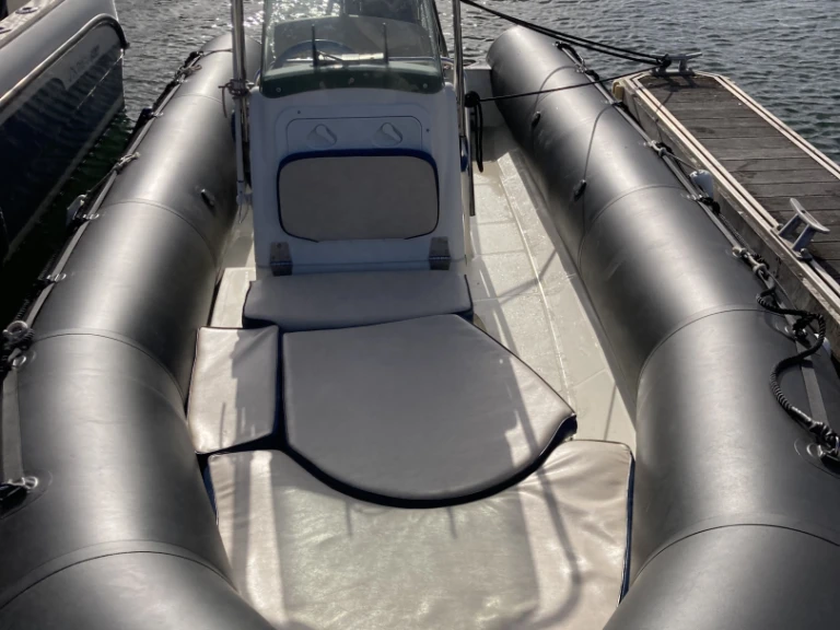 Alquiler Neumática Bombard con o sin  título de navegación