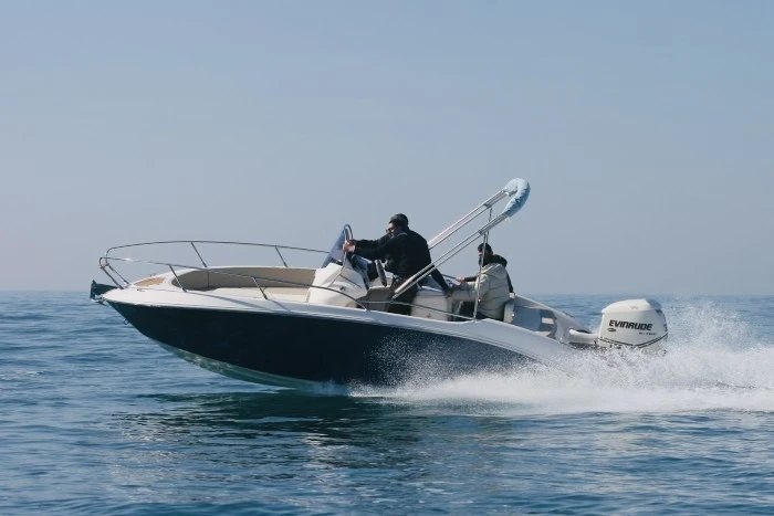 Alquiler de barcos Porto di Salerno barato de Bermuda 690