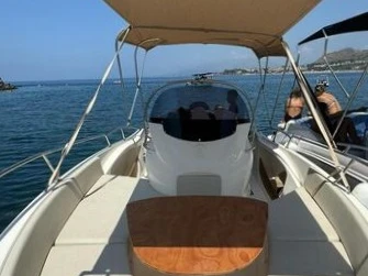 Alquiler de Romar Bermuda 690 en Porto di Salerno