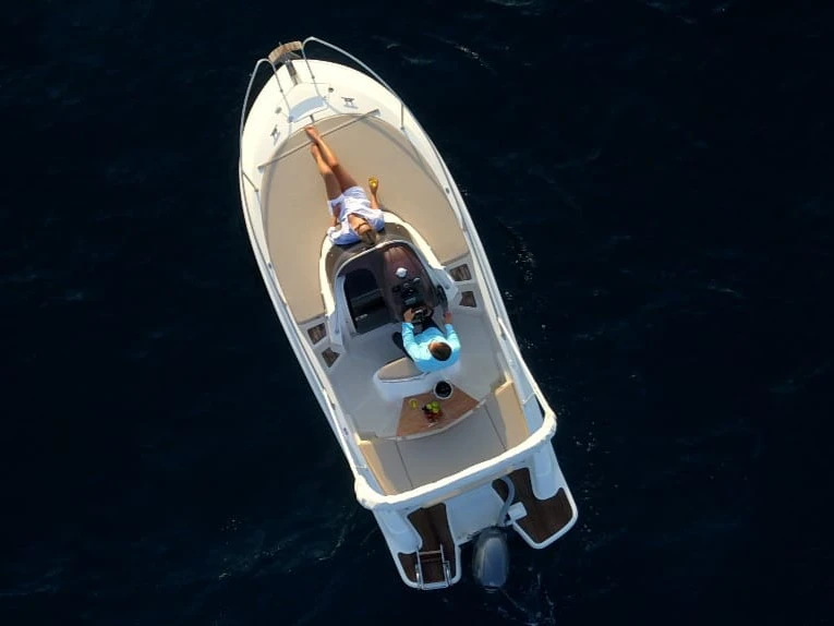 Alquiler Lancha en Porto di Salerno - Romar Bermuda 690