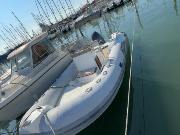 Alquiler de embarcaciones Capelli Tempest 626 enPort-Camargue en Samboat