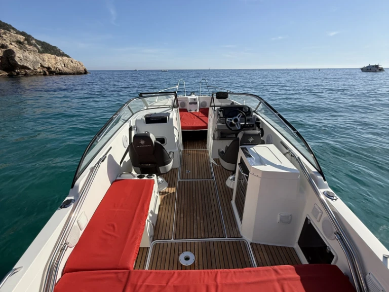 Alquiler de Jeanneau Cap Camarat 7.5 BR en Saint-Cyr-sur-Mer