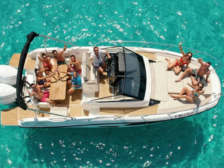 Alquiler de embarcaciones Quicksilver Activ 875 Sundeck enIbiza (Ciudad) en Samboat