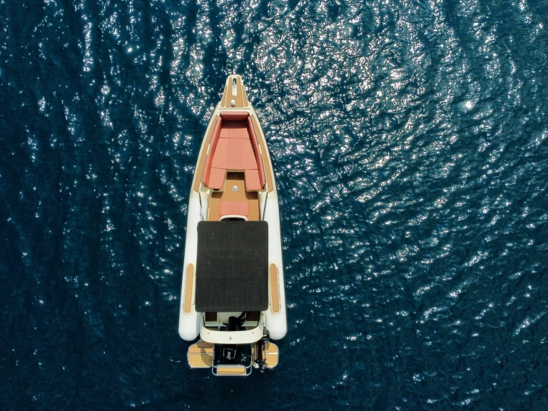 Boss Rib de alquiler a Corfú