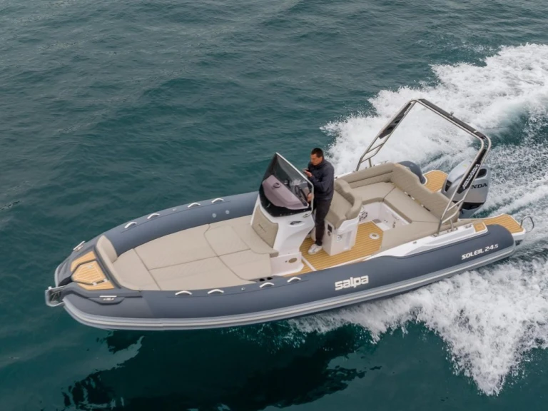 Alquiler de embarcaciones Salpa Soleil 24.5 enTrogir en Samboat