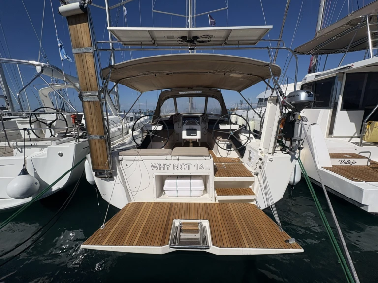 Alquiler de barcos Lefkáda barato de Dufour 390