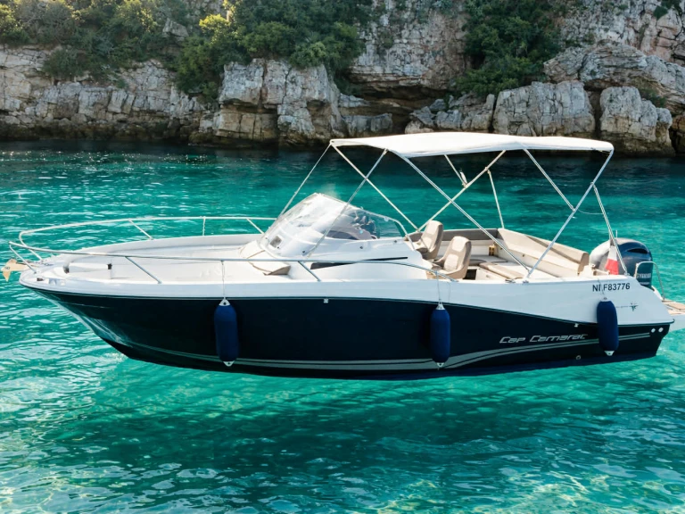 Alquiler de Jeanneau Cap Camarat 7.5 WA en Hyères