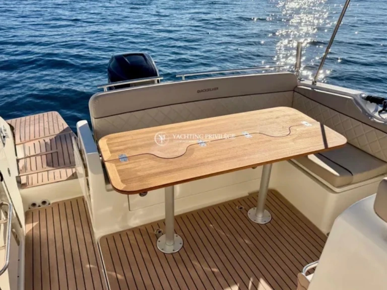 Alquiler de Quicksilver Activ 875 Sundeck en Marsella