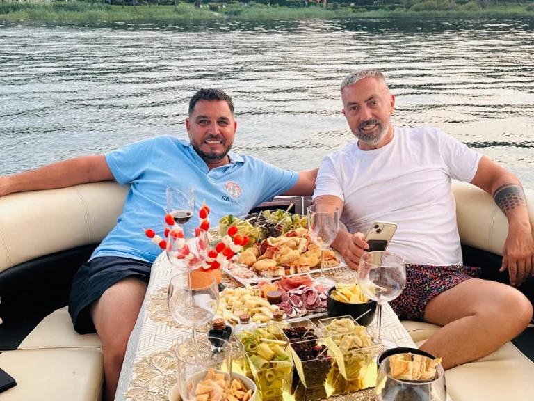 Alquiler Lancha Pontoon con o sin  título de navegación