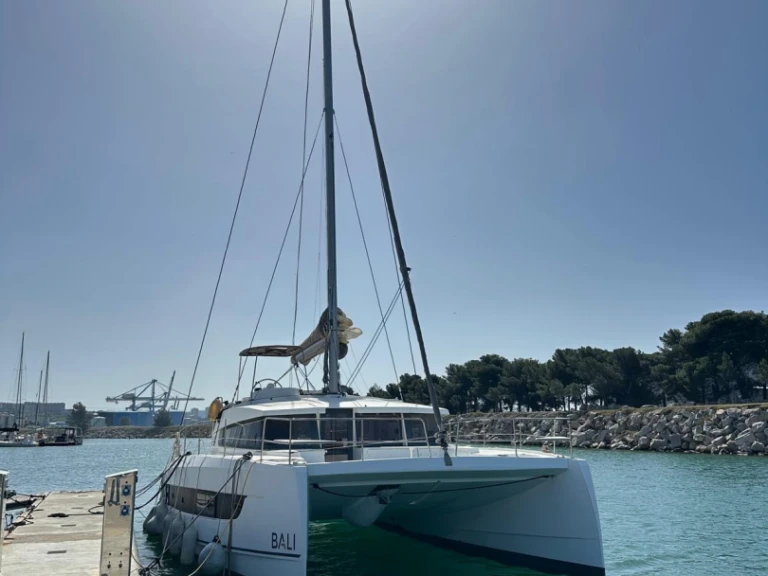 Alquiler Catamarán Bali con o sin  título de navegación