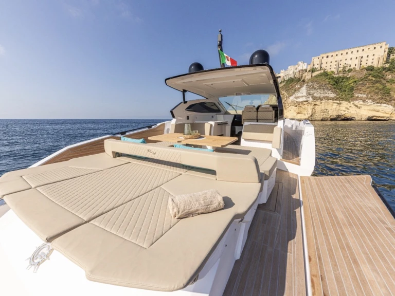 Ryo Le mans de alquiler a Nápoles