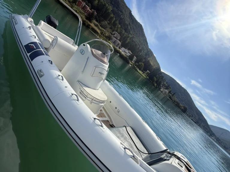 Alquiler de embarcaciones Bwa  Flyer enAnávyssos en Samboat