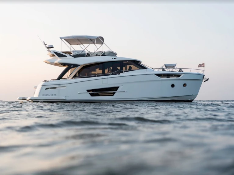 Alquiler de embarcaciones Greenline Greenline 45 Fly enSaint-Raphaël en Samboat