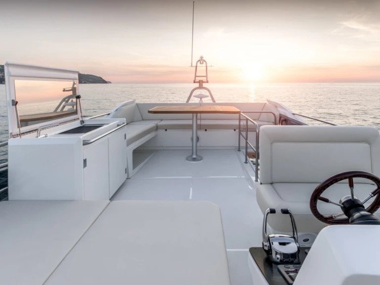 Alquiler de barcos Saint-Raphaël barato de Greenline 45 Fly