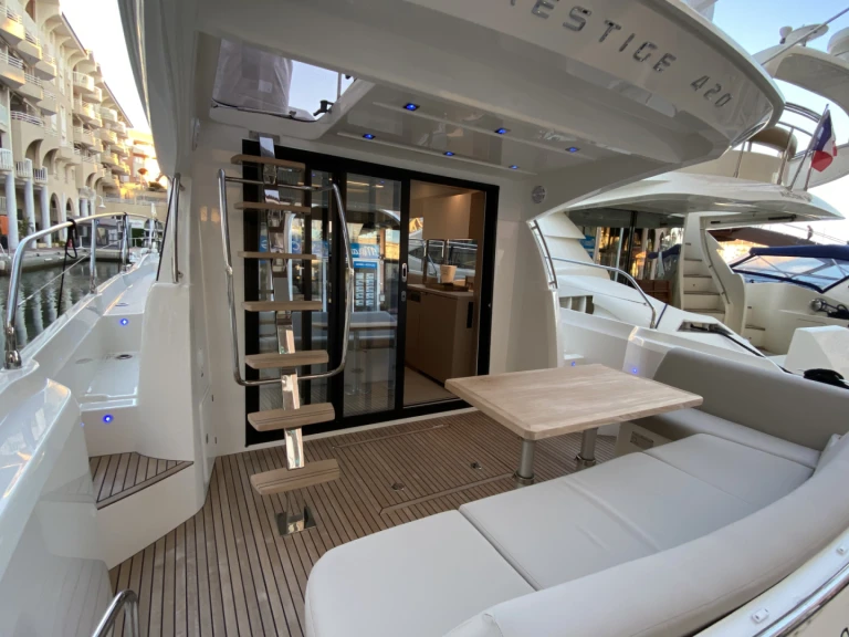 Alquiler de barcos Saint-Raphaël barato de 420 FLY