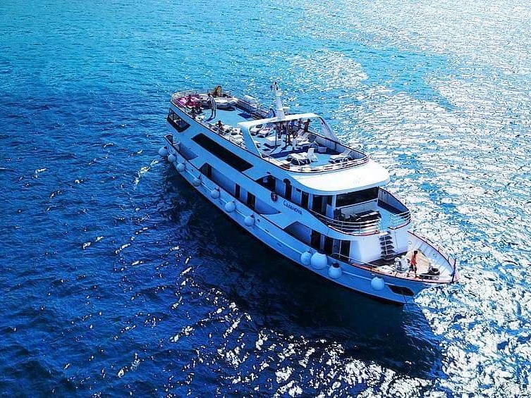 Velero para alquilar Trogir al mejor precio
