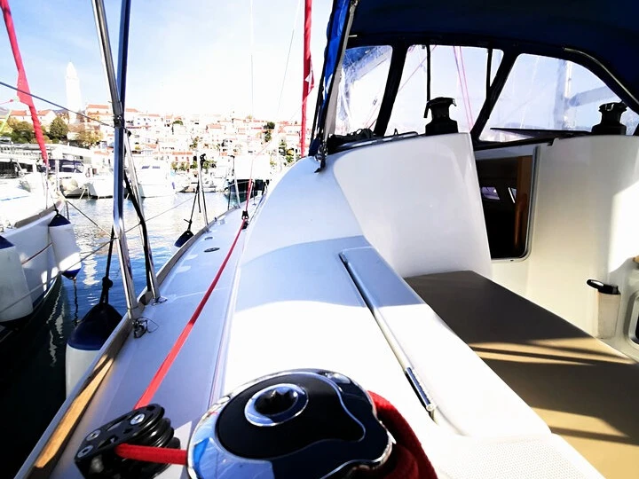 Alquiler Velero Jeanneau con o sin  título de navegación