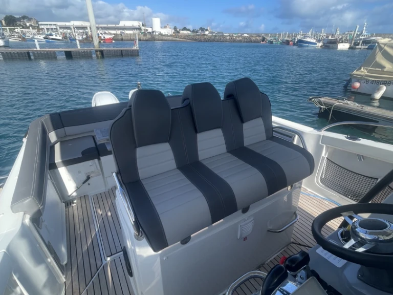 Alquiler de embarcaciones Jeanneau Cap Camarat 9.0 CC enSaint-Quay-Portrieux en Samboat
