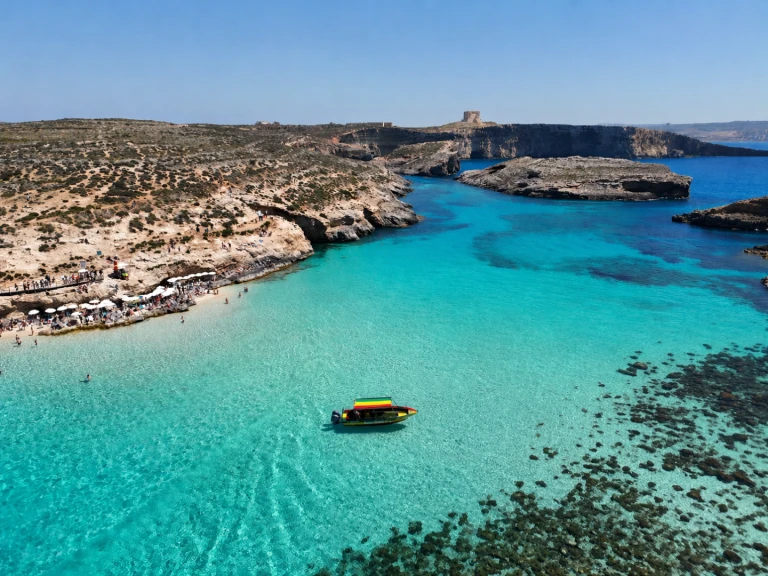 Alquiler de barcos Ċirkewwa barato de motoring