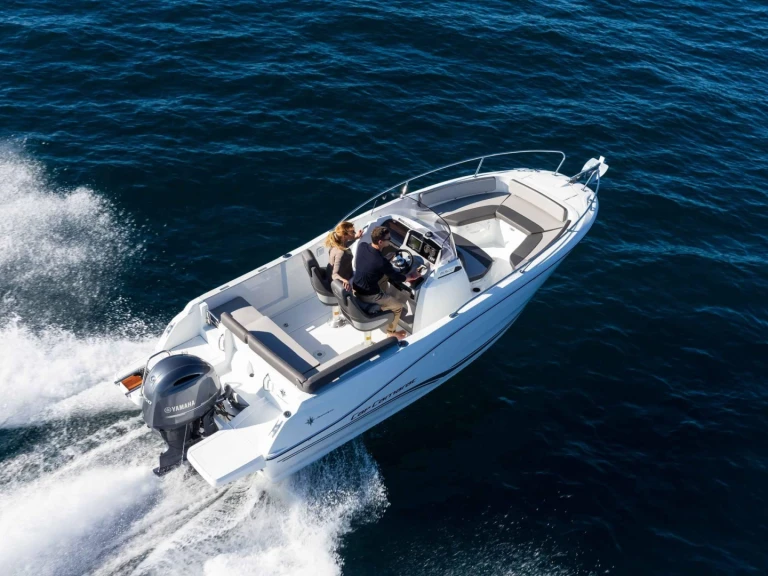 Alquiler de embarcaciones Jeanneau Cap Camarat 6.5 CC Serie 3 enPositano en Samboat