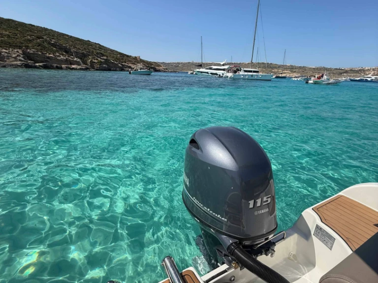 Karel Ithaca 550 de alquiler a Xemxija